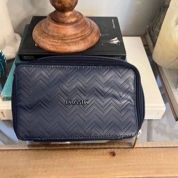 Missoni Delta One Travel First Class Case Toiletry Bag. Like new. - Picture 3 of 6